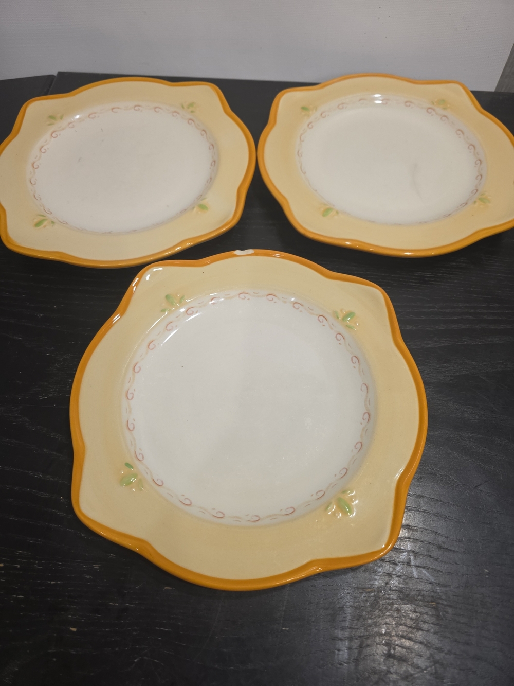 Pfaltzgraff Yellow Scalloped Edge Dinner Plates - Set of 3
